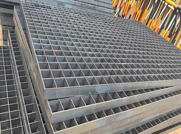 對插鋼格柵6mm厚度100*100網(wǎng)格，熱鍍鋅防腐處理